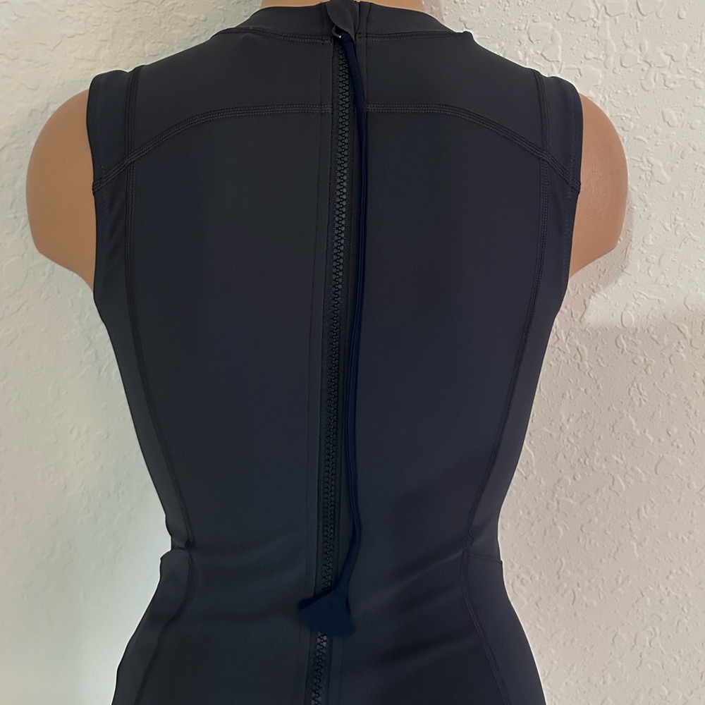 Lululemon Zip-Back Paddle Suit in Obsidian NWT - Picture 5 of 11